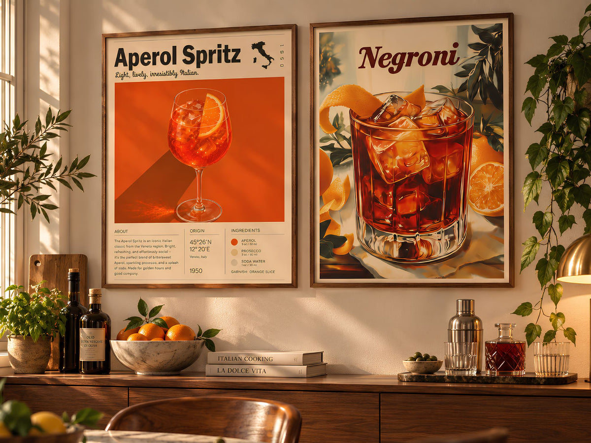 Vintage-posters med klassiska cocktails och barmotiv i retro-illustrationsstil